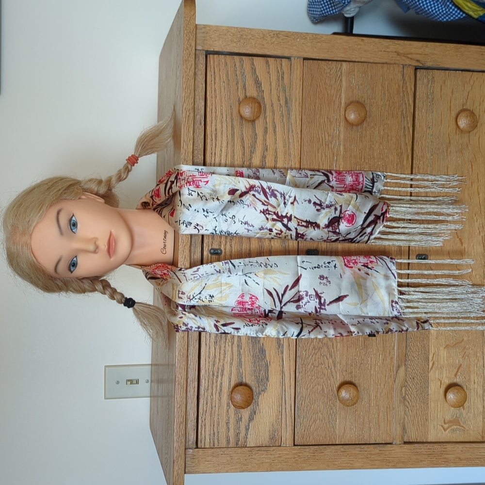 Oriental scarf with fringe NWOT - Picture 3 of 6